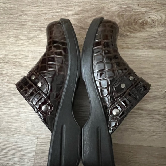 Ingaro Dark Brown Faux Crock Leather Clogs - Picture 13 of 14